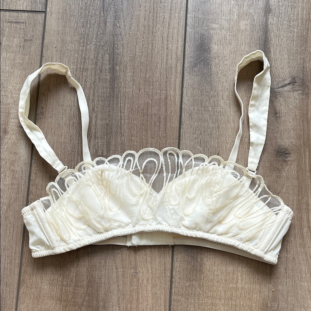 Crème Su Cream Lace Bralette